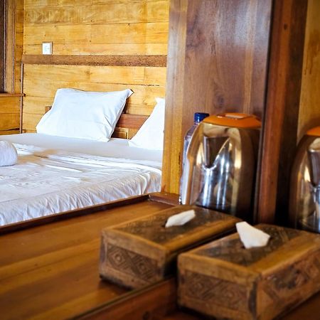 Malibu Huts Hotel Semaya Exterior photo