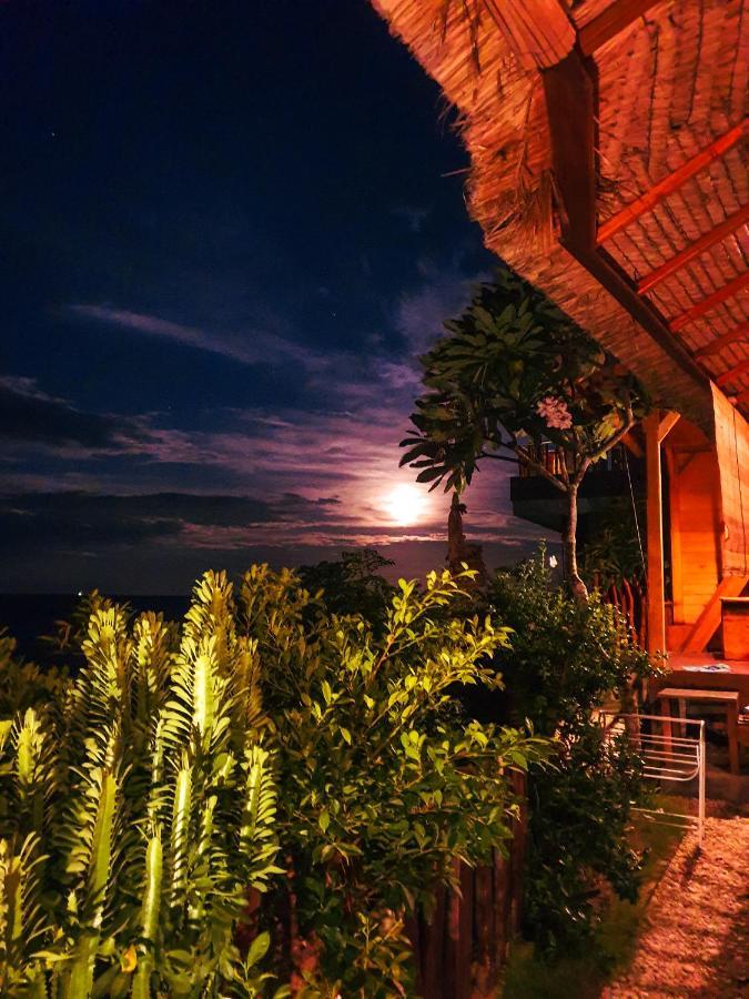 Malibu Huts Hotel Semaya Exterior photo