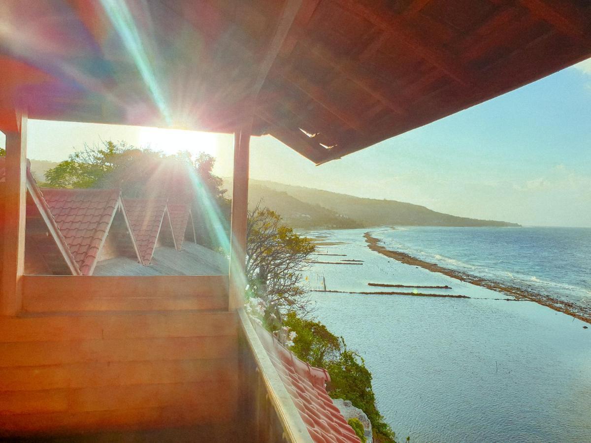 Malibu Huts Hotel Semaya Exterior photo