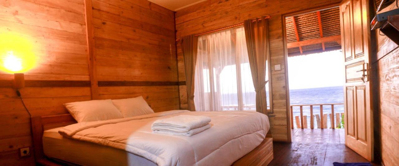 Malibu Huts Hotel Semaya Exterior photo