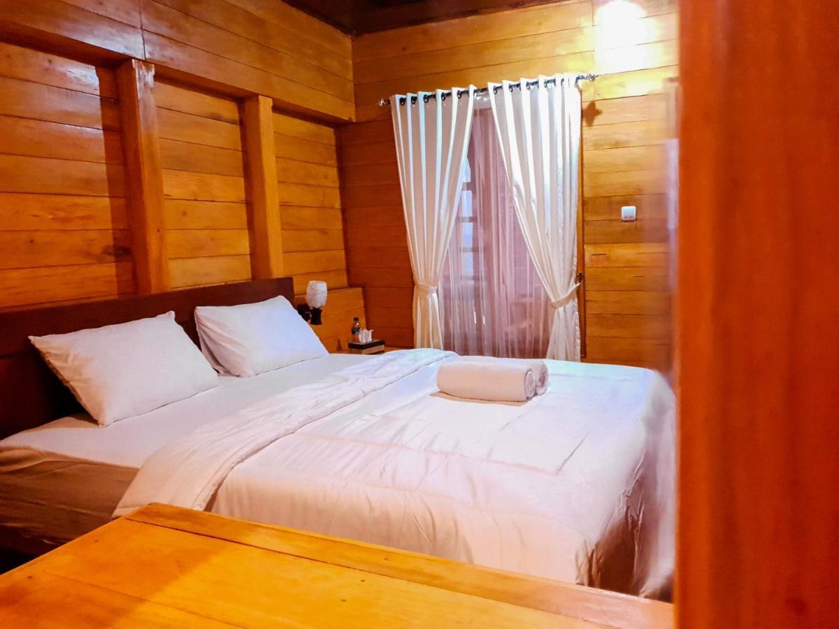 Malibu Huts Hotel Semaya Exterior photo