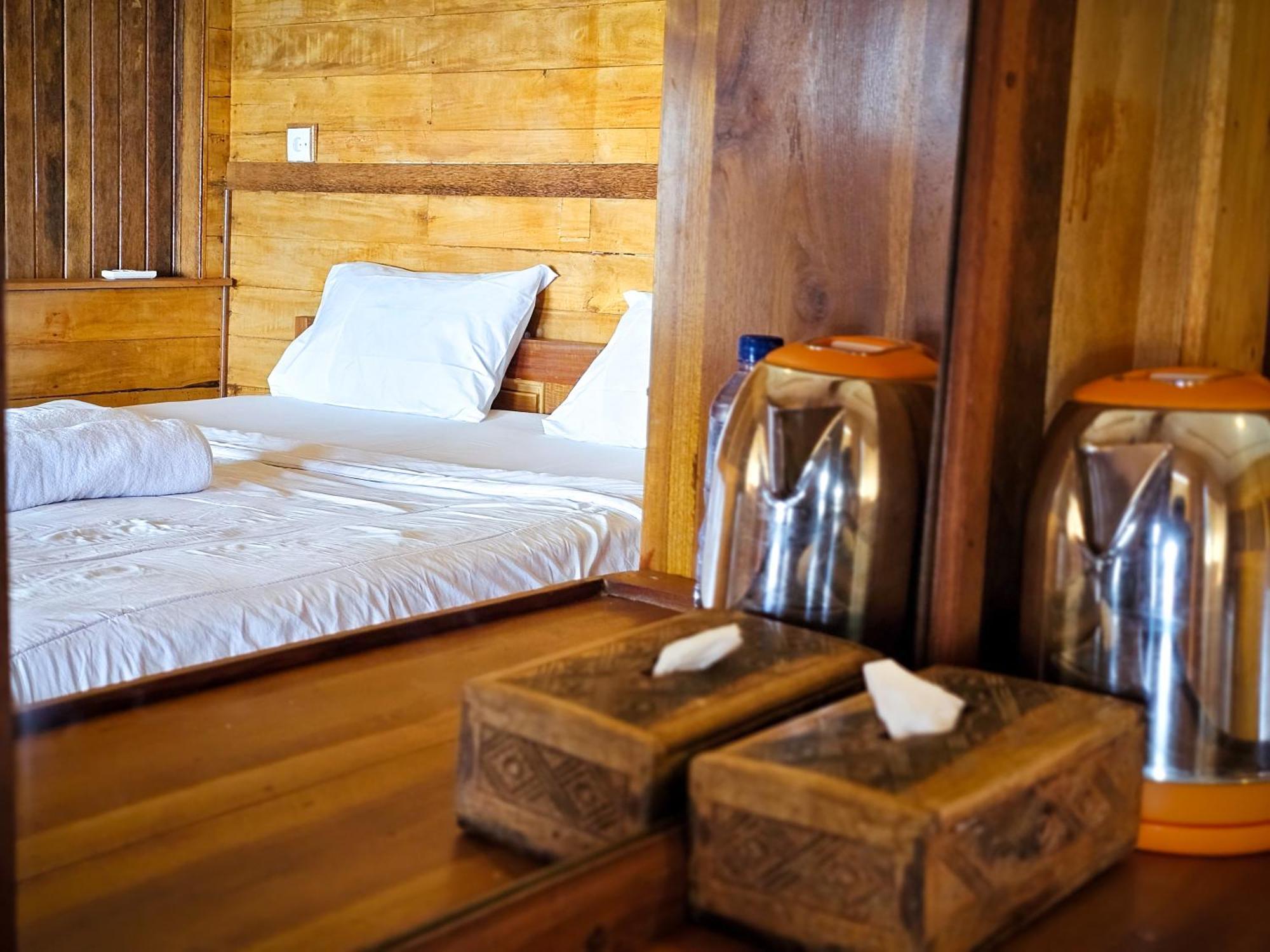 Malibu Huts Hotel Semaya Exterior photo