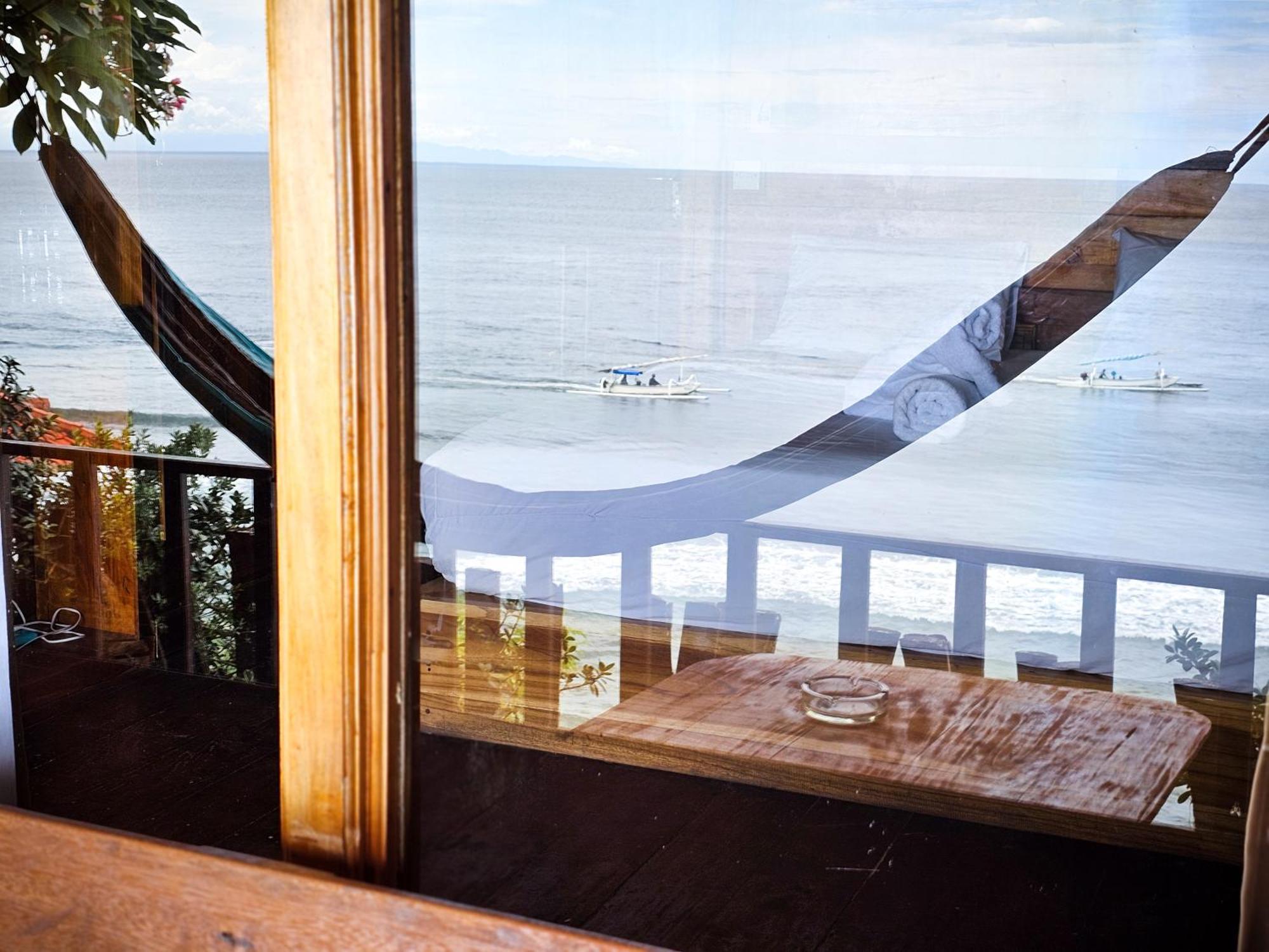 Malibu Huts Hotel Semaya Exterior photo